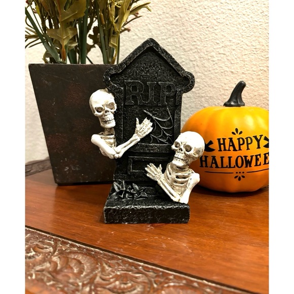 ☠️ NEW VIRAL TIKTOK HALLOWEEN RIP SKELETON ON TOMBSTONE CEMETERY FIGURE … - Picture 1 of 9